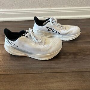 Altra Experience Flow Women’s 6.5 White/ Gray Running Shoes 4mm drop